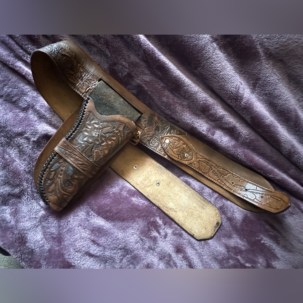 Vintage Hand Tooled Leather Holster and Belt 30”